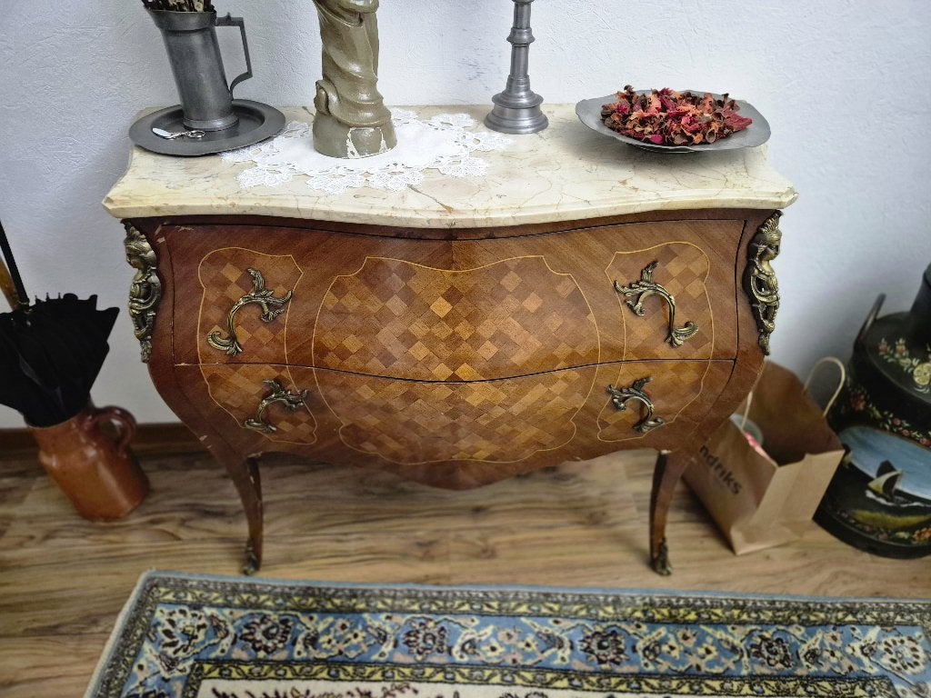 Antieke Franse Louis XV Commode met Marmeren Blad (Bombé), Ophalen