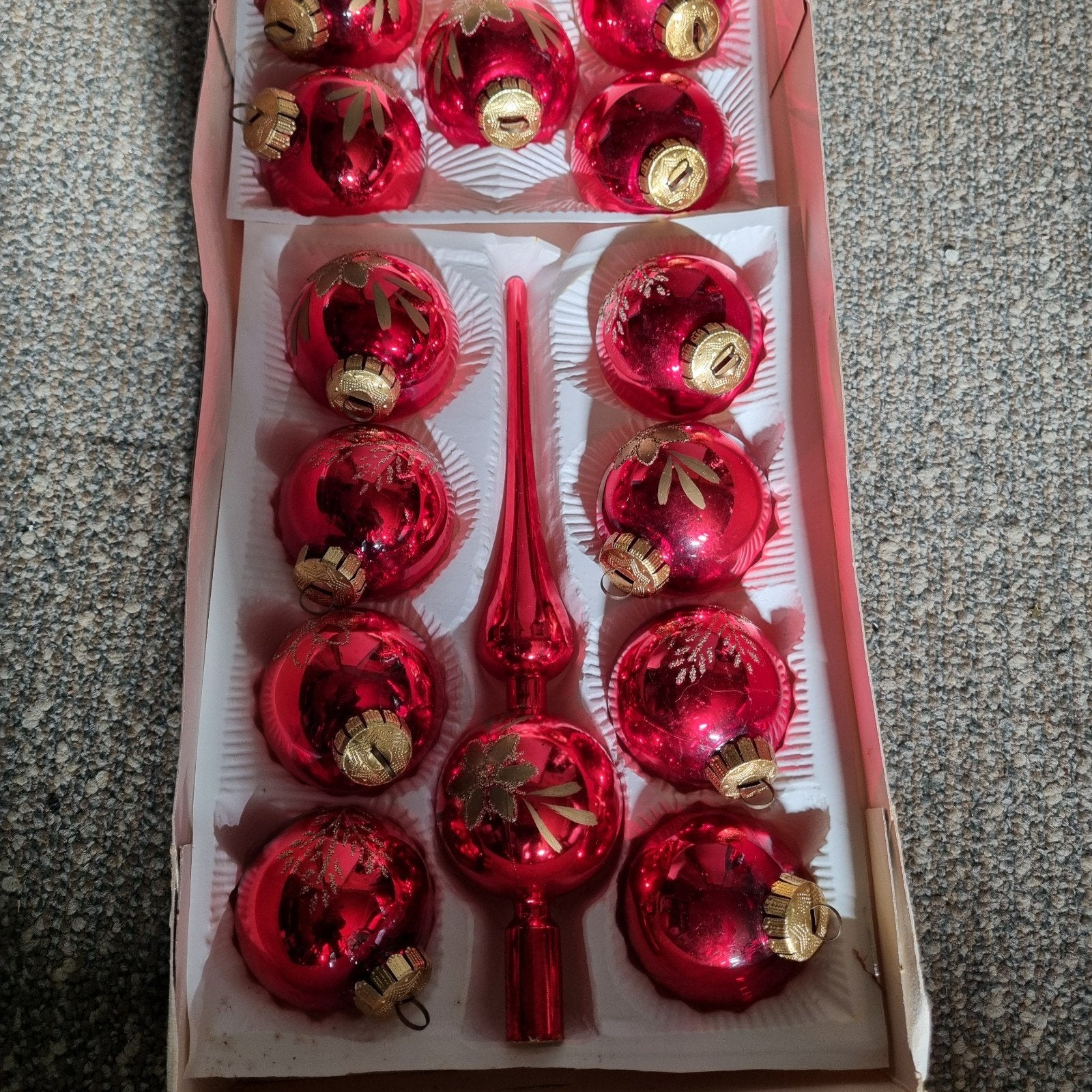 Oude rode kerstballen  en piek., Ophalen, Gebruikt