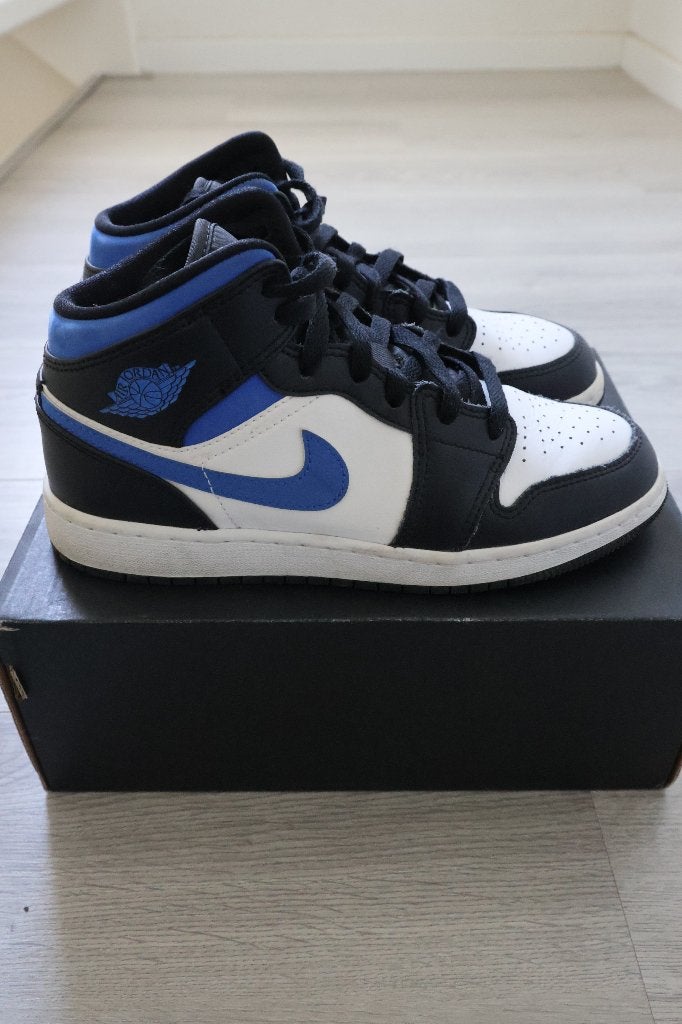 Nieuwstaat Nike air Jordan Mid 1 Racerbleu, Ophalen, Jongen of Meisje, Schoenen, Zo goed als nieuw