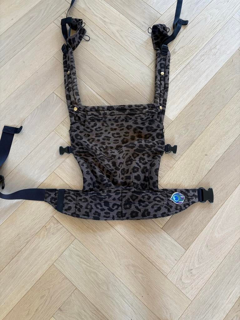 Artipop Draagzak Dark Leopard met gratis verkleiner, Kinderen en Baby's, Babydragers en Draagdoeken, Overige merken, Buik of Rug
