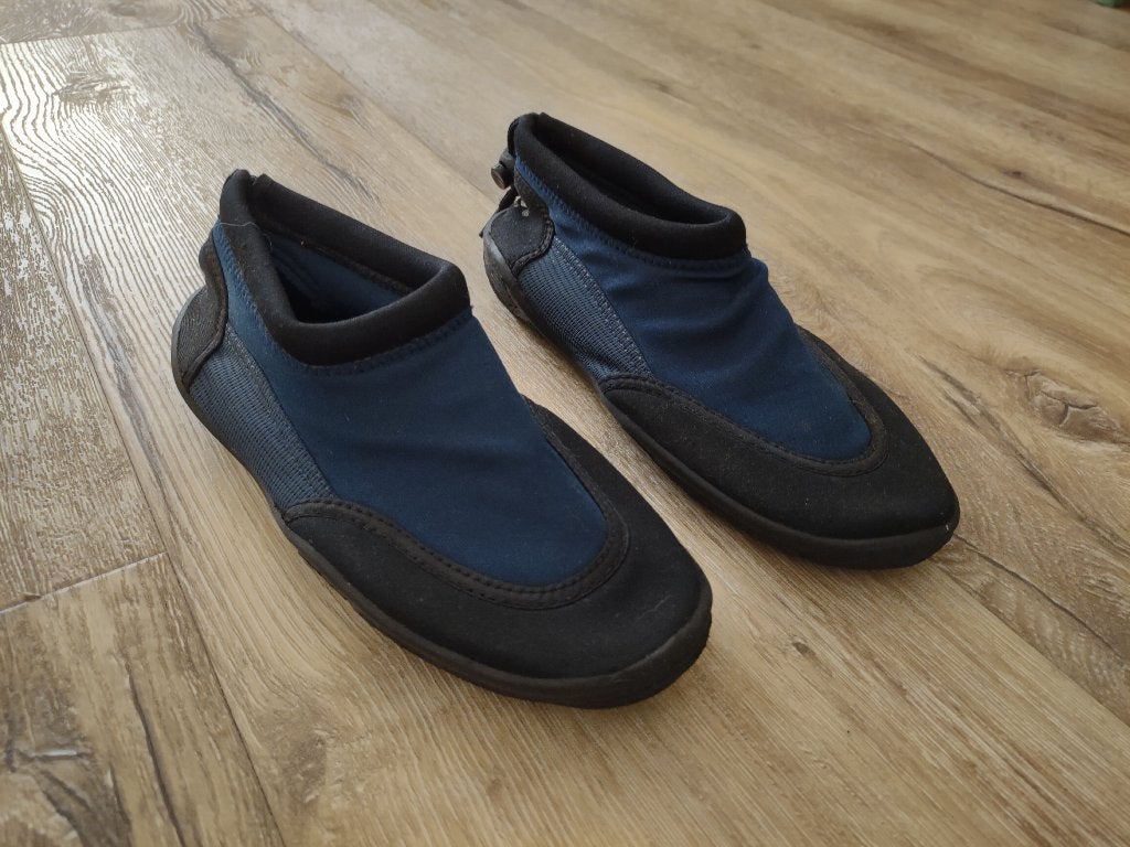 Mooie donkerblauwe waterschoenen, surfschoenen Rucanor, 32., Watersport en Boten, Kind, Zeil- of Surfschoenen, Onb, Ophalen of Verzenden