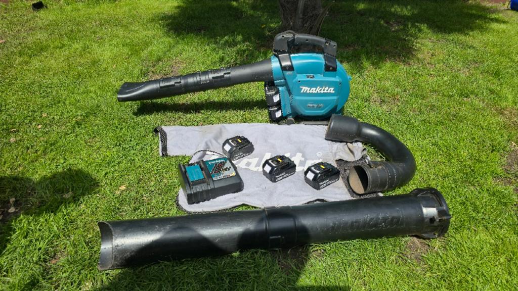 Makita DUB363ZV 36V Bladblazer/Bladzuiger + 5 x 6.0Ah Accu's, Ophalen of Verzenden, Accu