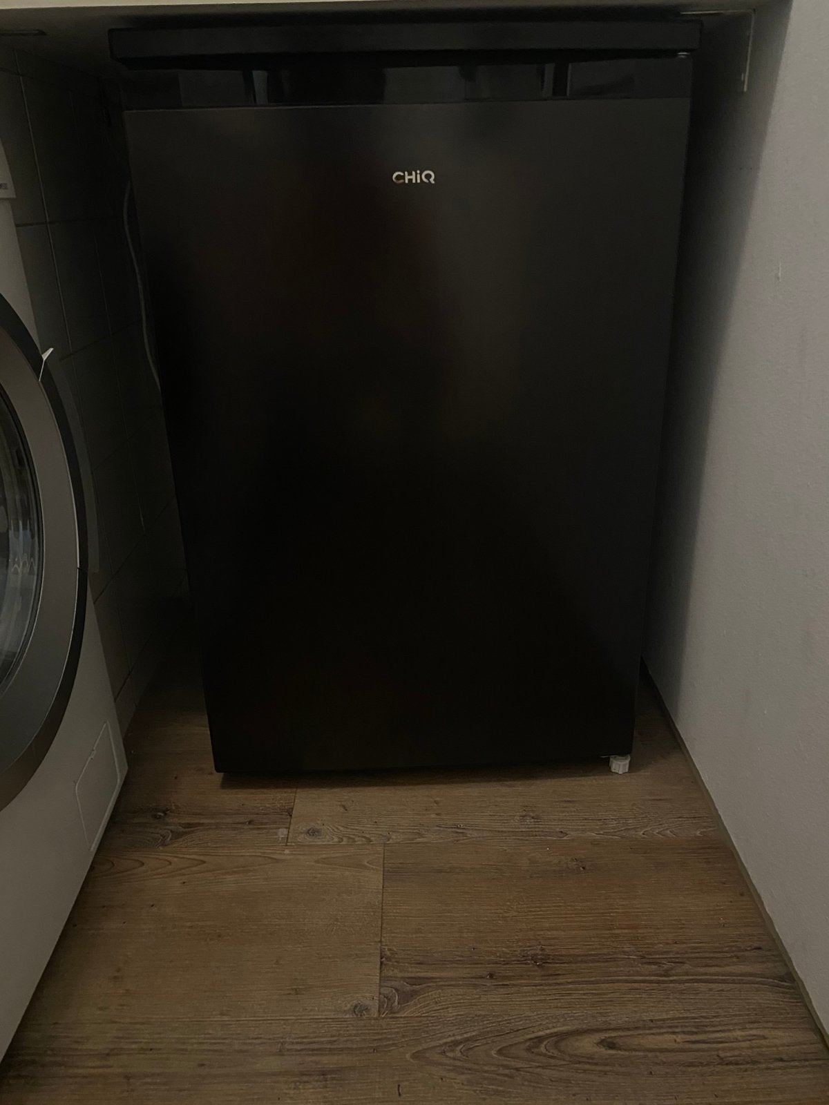 Chiq CTT107BC Low Frost Koelkast (tafelmodel) Zwart, 75 tot 100 liter, Zo goed als nieuw, 45 tot 60 cm, Met vriesvak