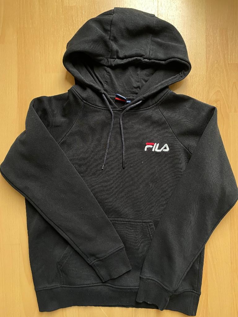 Fila trui, Verzenden, Gedragen, Zwart