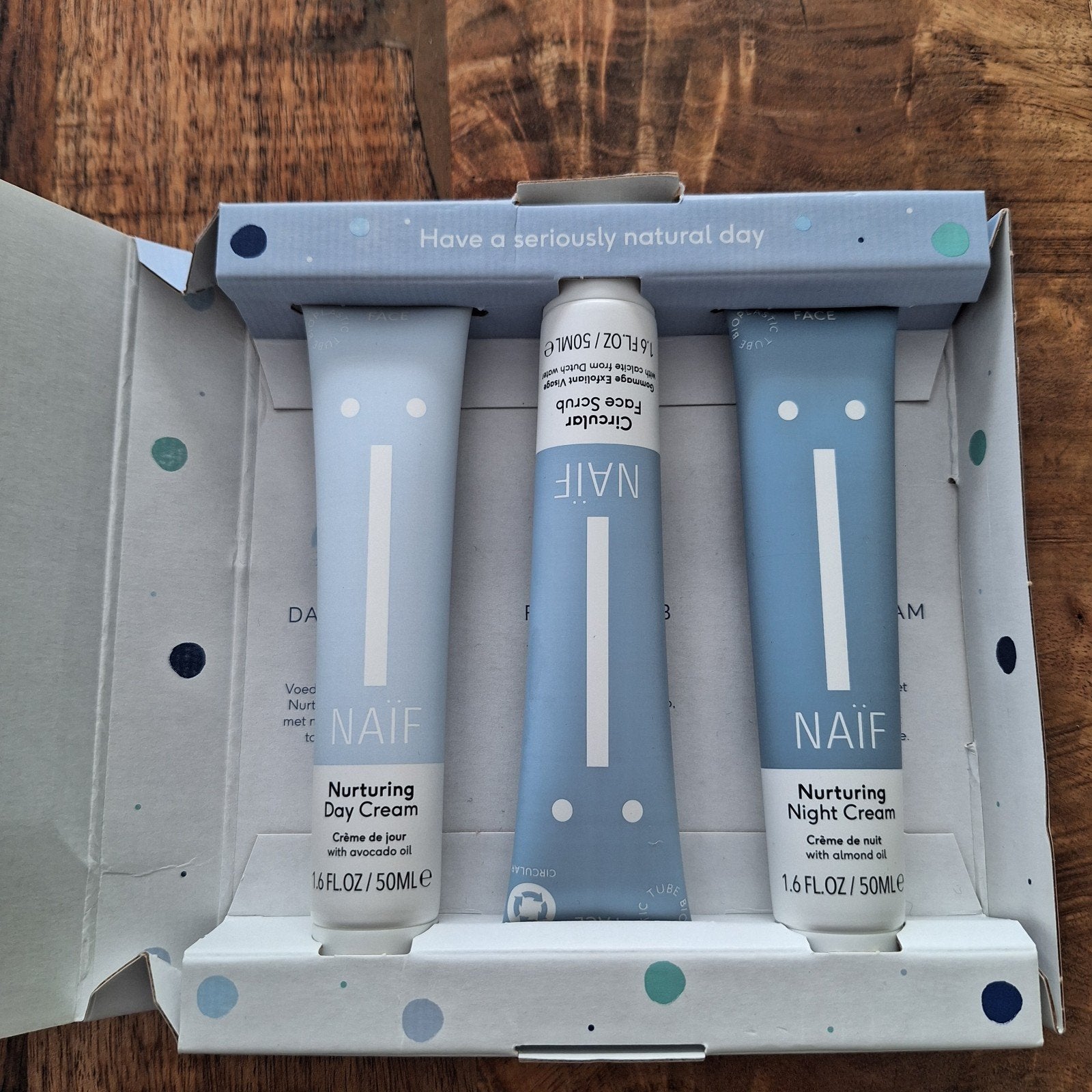 NAÏF Natural Skincare Set - Dag en nacht crème Gezichtsscr, Ophalen of Verzenden, Nieuw, Gehele gezicht, Reiniging