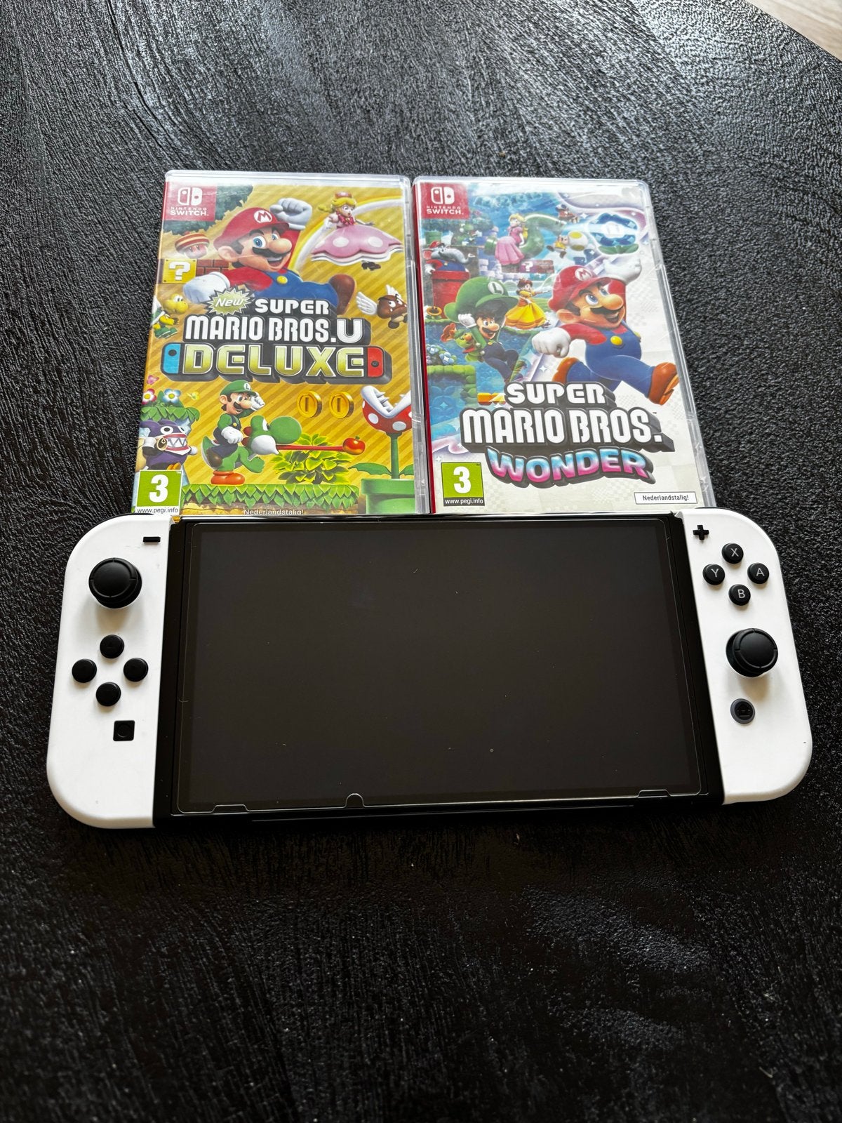 Foto 3 van Nintendo Switch OLED met 3 games