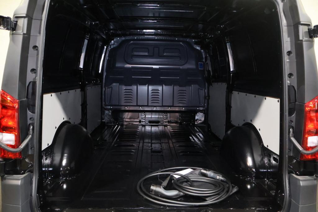 Mercedes-Benz eVito 112 L3 60 kWh Led (bj 2025), Auto's, Stof, Gebruikt, 116 pk, Zwart