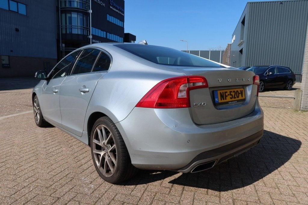 Volvo S60 2.0 D2 NORDIC+, NAVI , XENON, TREKHAAK, Auto's, Volvo, Voorwielaandrijving, Gebruikt, Euro 6, 4 cilinders