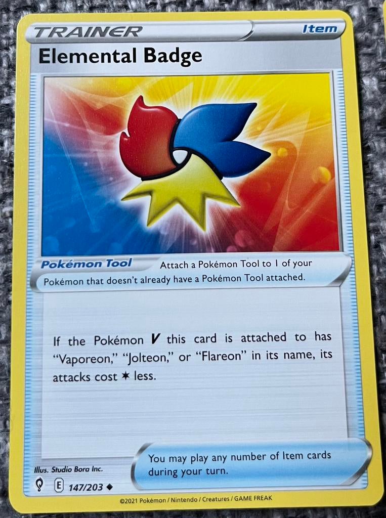 Trainerkaart van Elemental Badge • Evolving Skies (147/203), Verzenden, Nieuw, Losse kaart