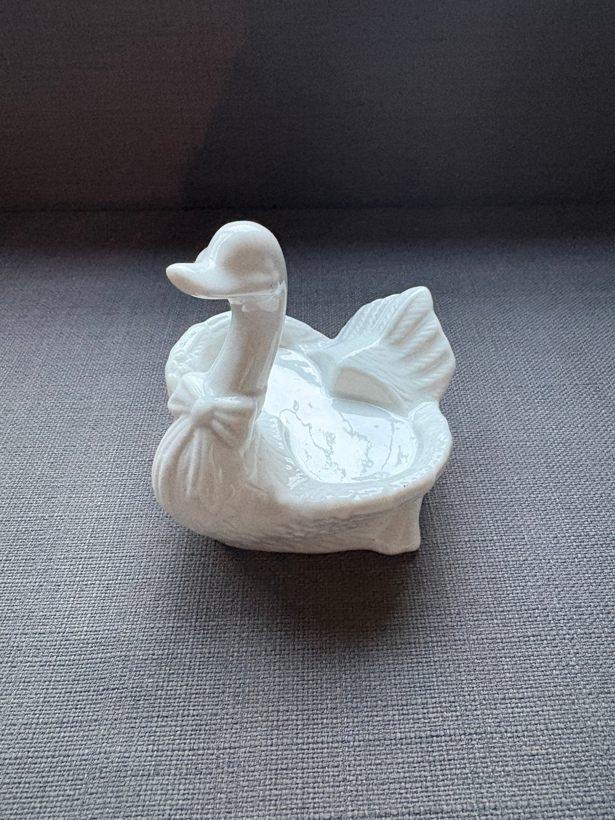 Vintage porseleinen zwaan schaaltje met strik, Vintage, Ophalen of Verzenden, Zo goed als nieuw, Wit