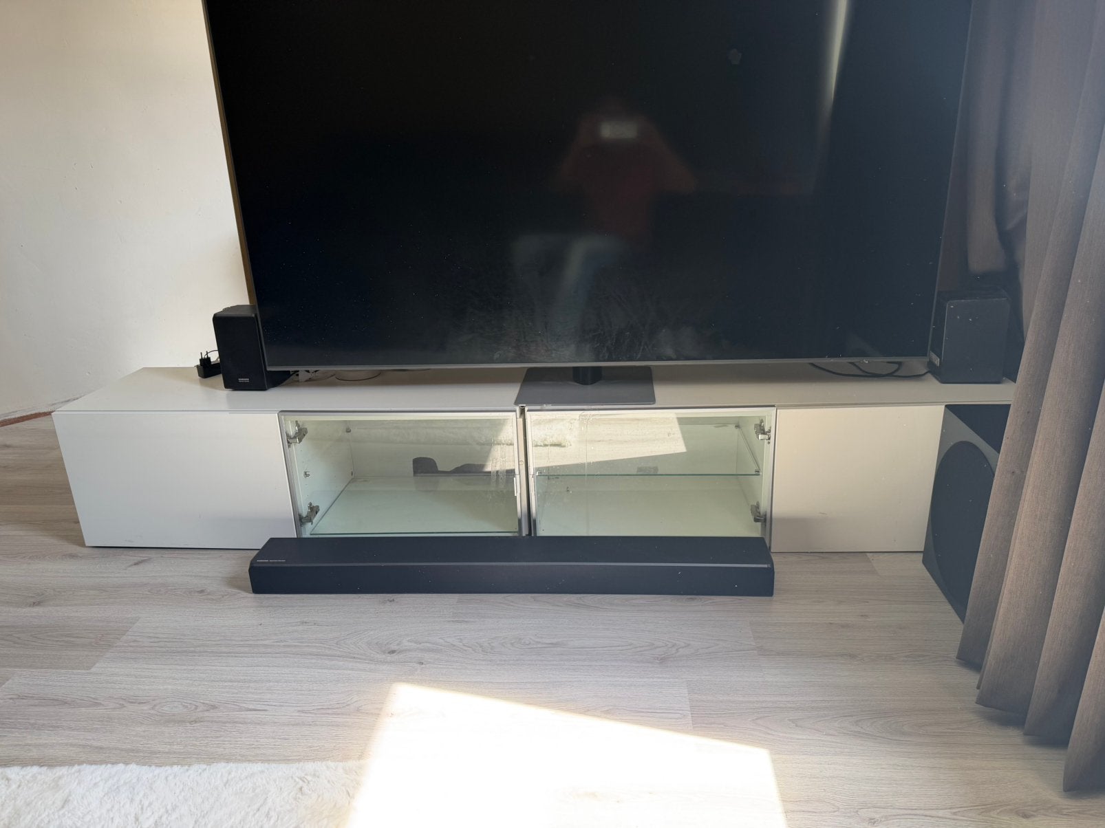 Glanswitte TV meubel te koop, Huis en Inrichting, Kasten | Televisiemeubels, Ophalen, 100 tot 150 cm, Zo goed als nieuw, Minder dan 100 cm