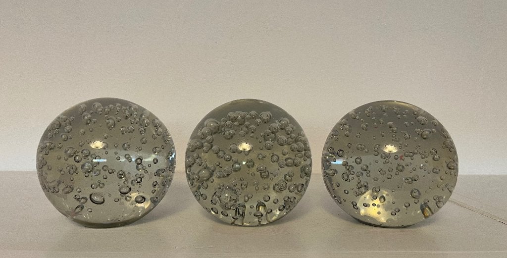 presse papier glazen bollen 3 x met luchtbellen, Antiek en Kunst, Kunst | Designobjecten, Glas, 9 cm, Object, Ophalen of Verzenden