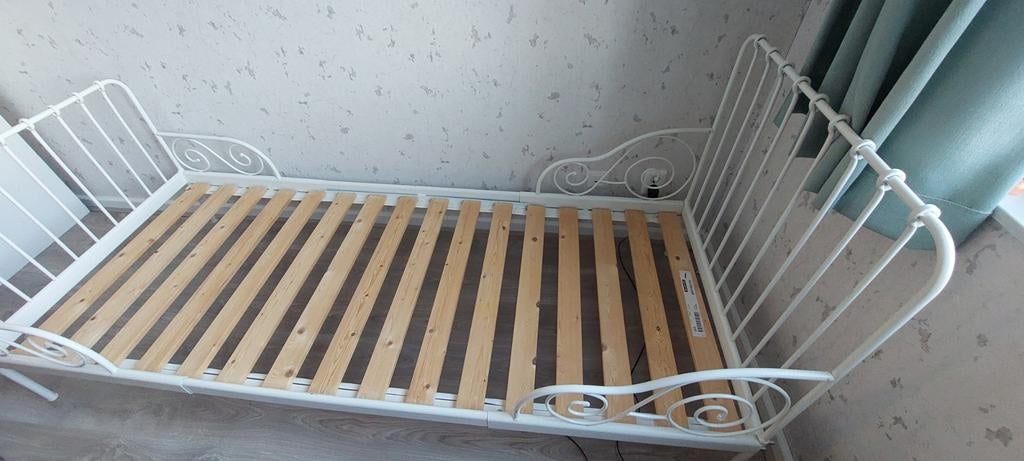 Wit metalen kinderledikant met lattenbodem, Ophalen, 70 tot 85 cm, Zo goed als nieuw, Lattenbodem