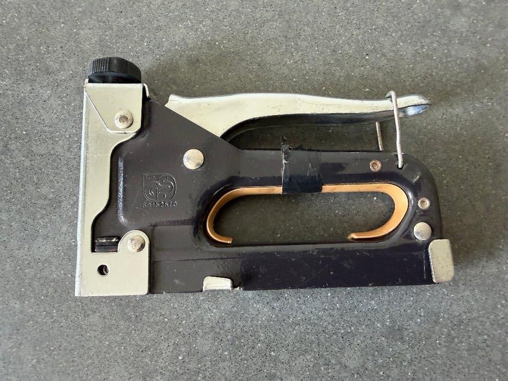 Stevig nietpistool / tacker / nietmachine, Ophalen of Verzenden, Gebruikt, Tacker/nietmachine, Overige merken