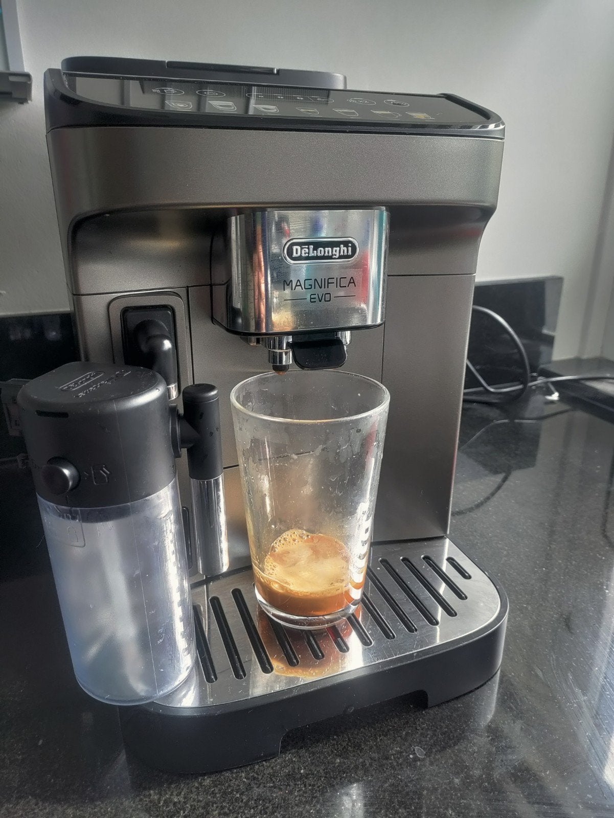 Foto 6 van De’Longhi Magnifica Evo met LatteCrema – zo goed als nieuw