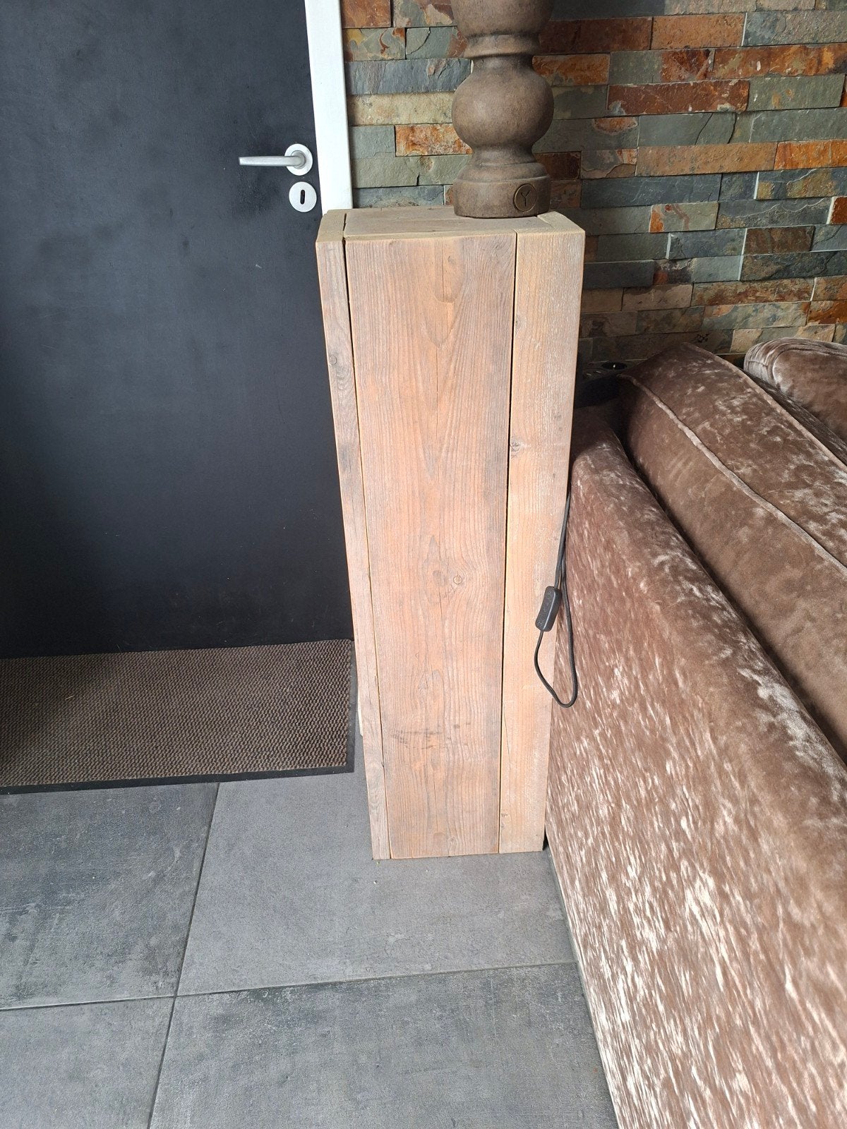 Decoratieve houten pilaar / sokkel, Ophalen, Zo goed als nieuw