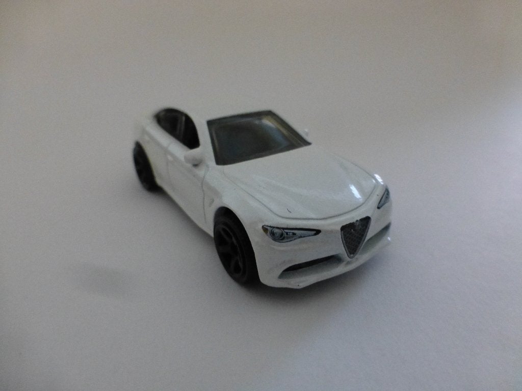 Matchbox Alfa Romeo Giulia wit, Ophalen of Verzenden, Zo goed als nieuw, Auto