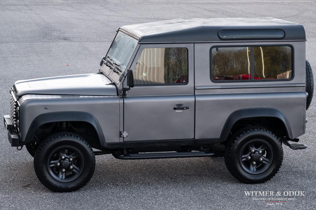 Land Rover Defender 90 Benzine, blijvend bijtellingsvriendli, Auto's, Land Rover, 1998 cc, 136 pk, Gebruikt, Zwart