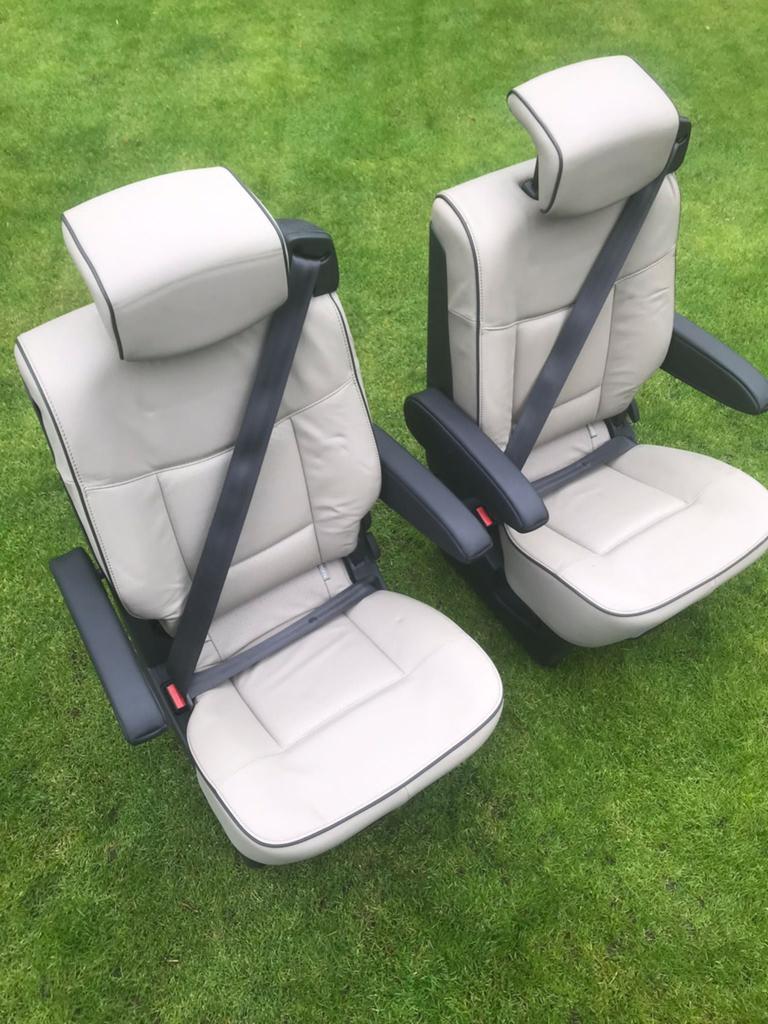 2 Ecxlusieve leren Stoelen + gordel + armleuningen op rails., Ophalen, Gebruikt, Renault