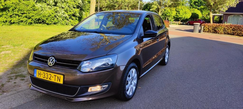 VW POLO 1.2 Benzine ''Match'' uitv. B.J. 2012 APK 27-5-2027, Voorwielaandrijving, Euro 5, 40 €/maand, Zwart