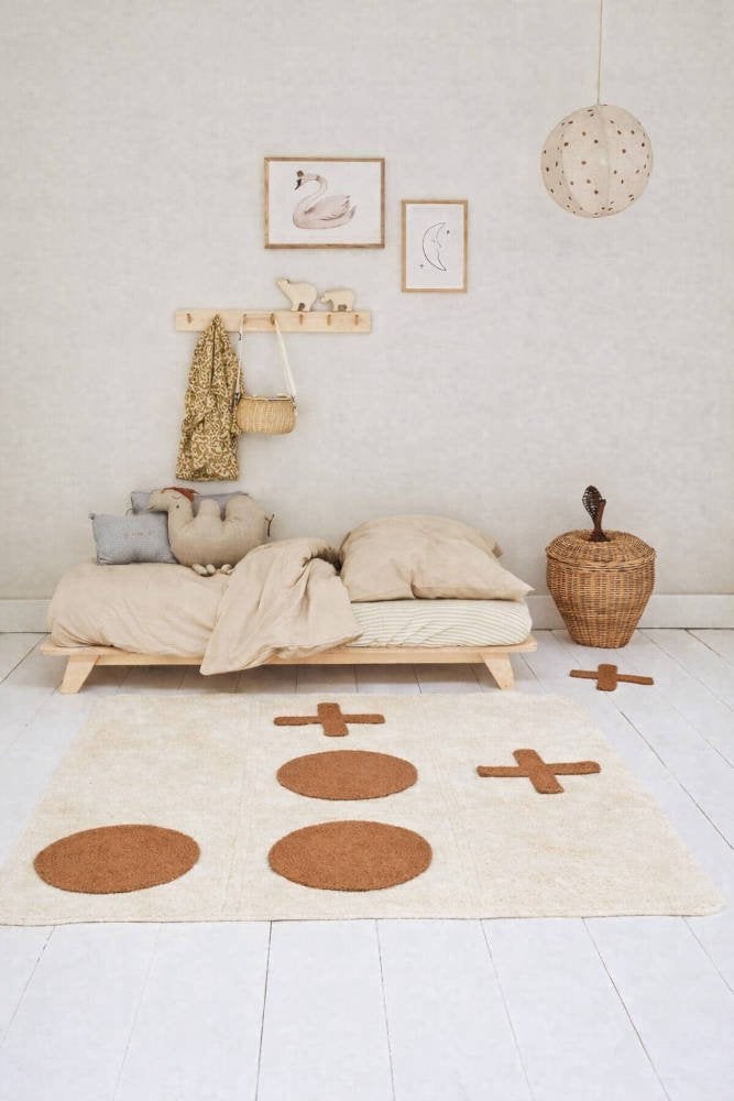 Vloerkleed Tic Tac Toe van Tapis Petit nu €59,95 | NIEUW!, Beige, Overige merken, Nieuw, Kleed of Kussen