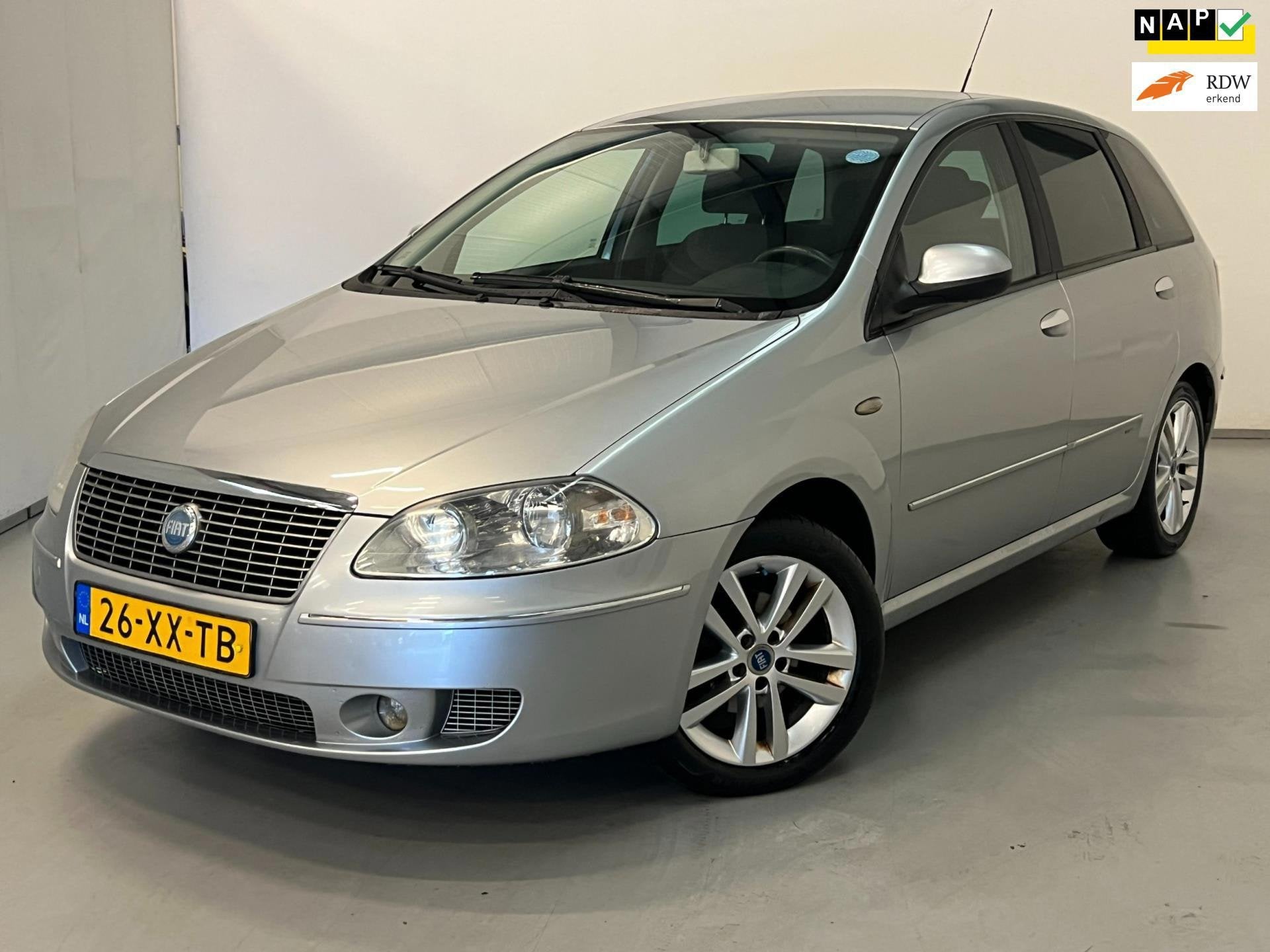 Fiat Croma 2.2-16V Emotion / Aut / Clima / NL-auto / Trekhaa, Auto's, Stof, Gebruikt, Zwart, 4 cilinders
