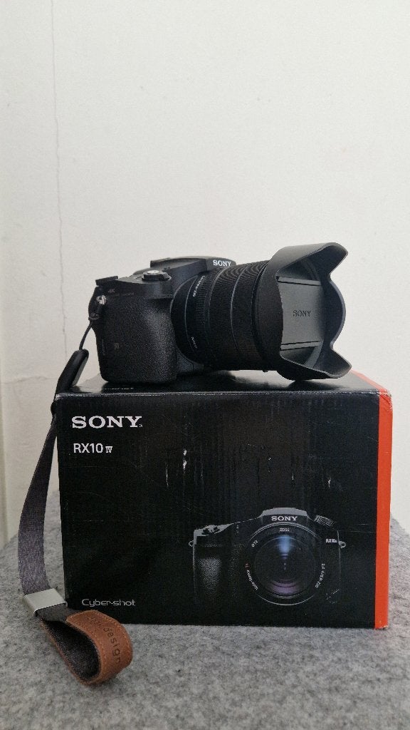 Sony RX10 IV Bridgecamera - Zo goed als nieuw met Garantie, Audio, Tv en Foto, Fotocamera's Digitaal, Accu, Ophalen of Verzenden