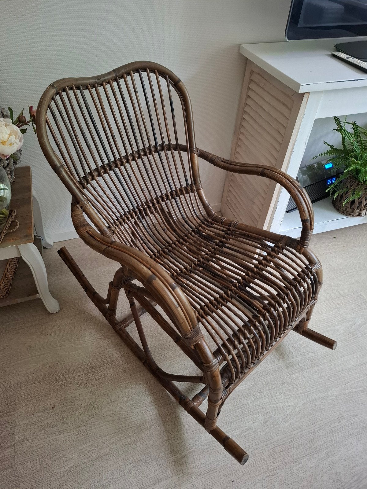 Schommelstoel rotan, Huis en Inrichting, Stoelen, Ophalen of Verzenden, Zo goed als nieuw, Bruin, Eén