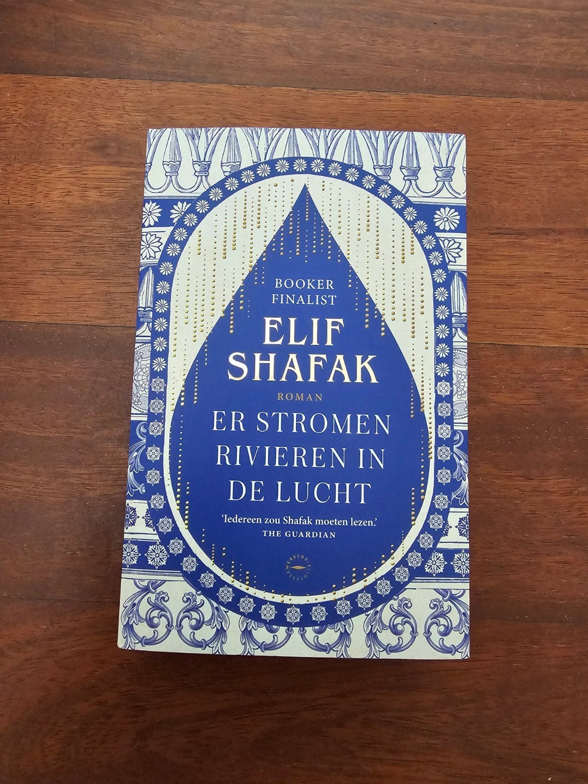 Elif Shafak - Er stromen rivieren in de lucht, Ophalen of Verzenden, Zo goed als nieuw, Elif Shafak