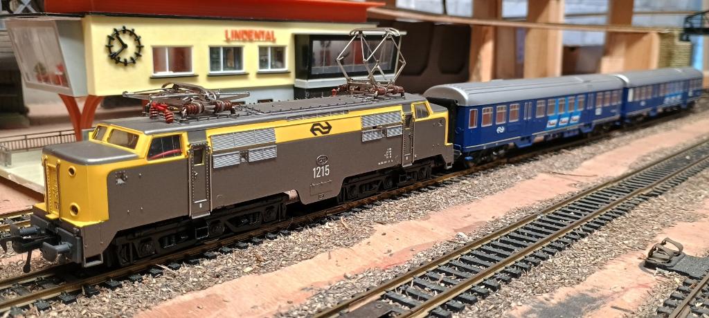 Fleischmann 4372, de NS 1215 met rijtuigen Plan W 5156, Gelijkstroom, Fleischmann, Analoog, Ophalen of Verzenden