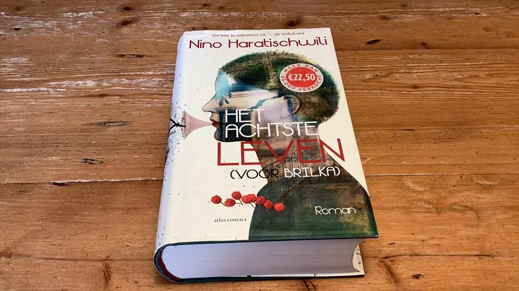 HET ACHTSTE LEVEN (voor Brilka) - Nino Haratischwili, Ophalen of Verzenden, Zo goed als nieuw, Nino Haratischwili