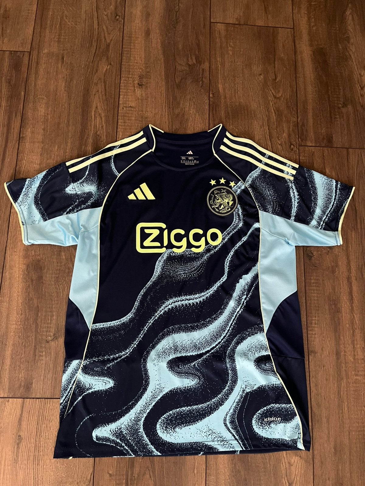 Ajax Shirt - Uitshirt - 2025/2026 - Adidas - XL, Sport en Fitness, Voetbal, Maat XL, Verzenden, Nieuw, Shirt
