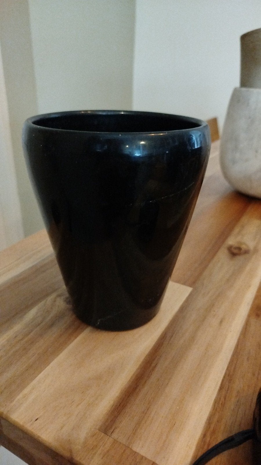 Zwarte bloempot, glanzend, 18 cm hoog, Rond, Ophalen of Verzenden, Zo goed als nieuw, Binnen