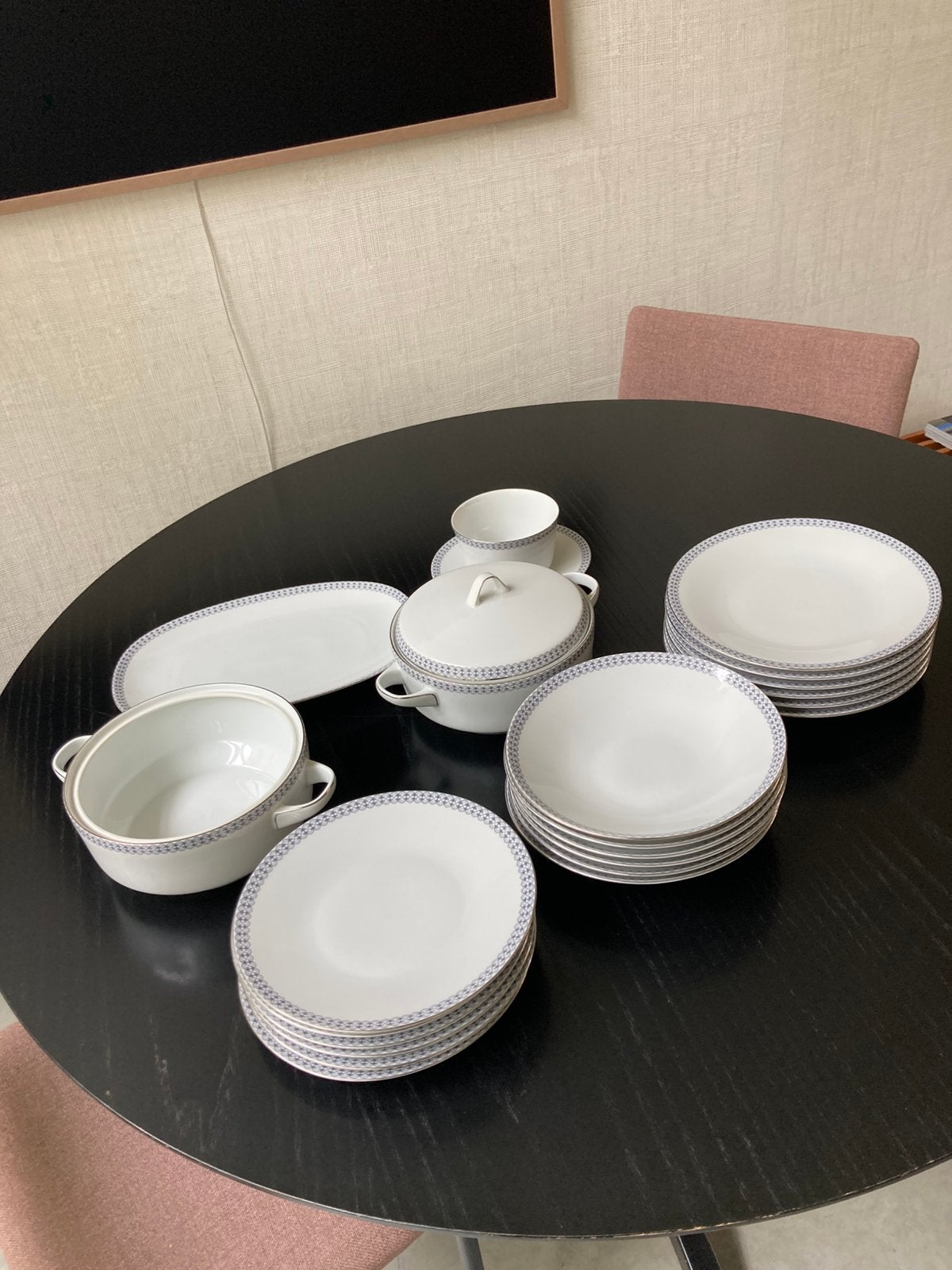 Hutschenreuther Wit Servies met Blauw Patroon - Compleet Set, Ophalen, Zo goed als nieuw, Overige stijlen, Porselein