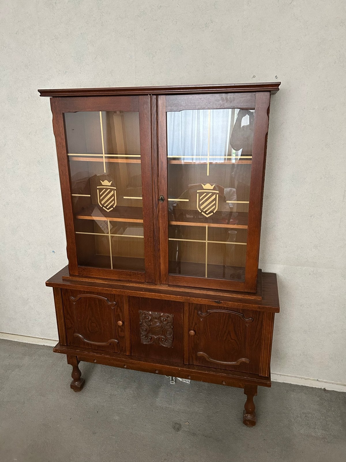 Vitrinekast met Glas en Snijwerk, Ophalen, Gebruikt