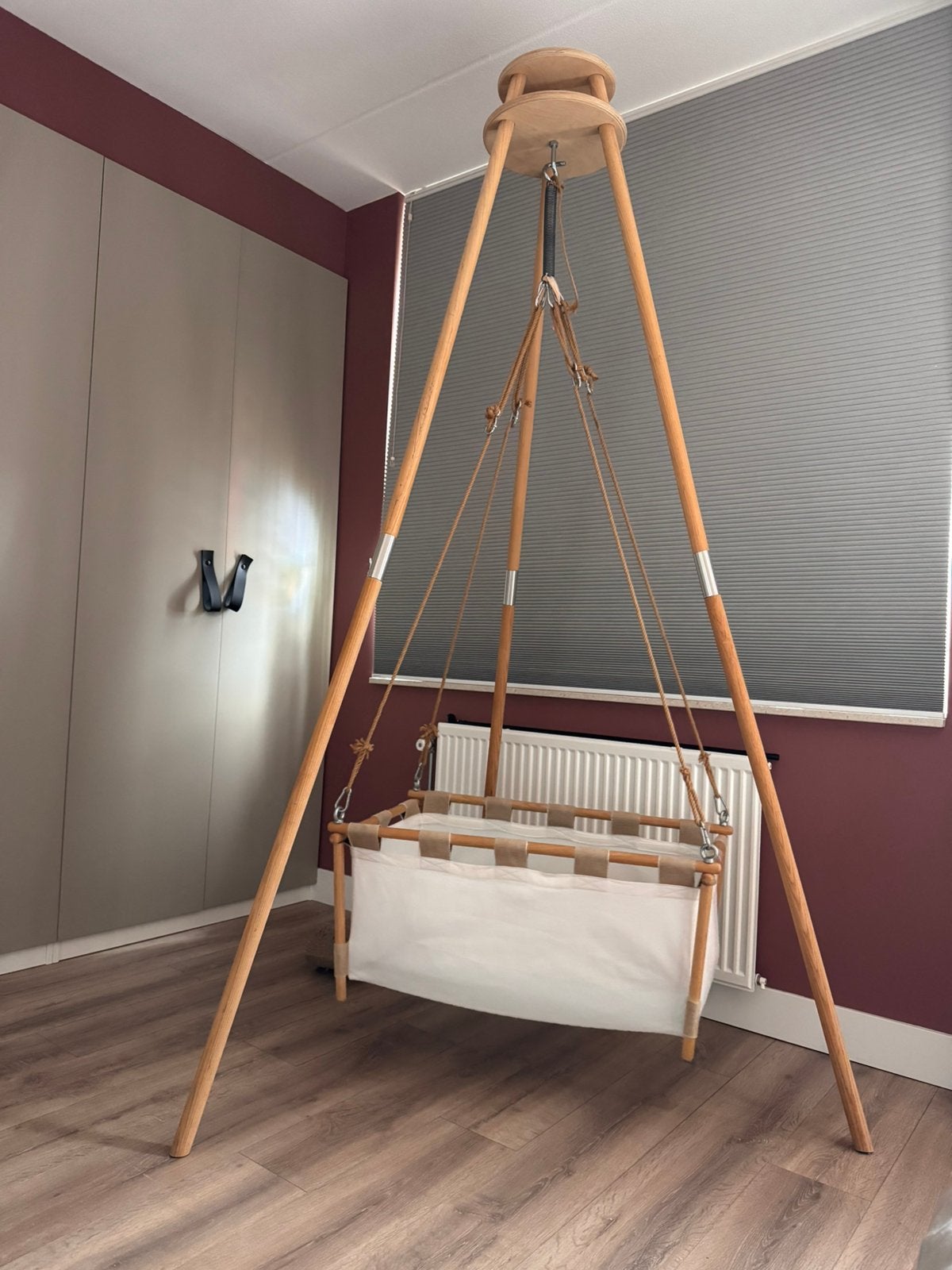 Hangwieg hussh / kindeke klein met standaard, Ophalen, Zo goed als nieuw, Minder dan 140 cm, Matras