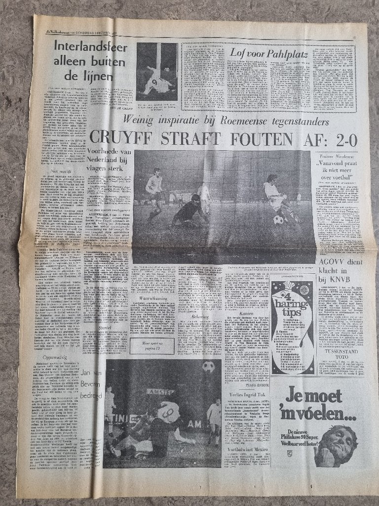 Johan Cruyff vrij als vogel in wedstrijd Ajax - AZ 67 (1970), Ophalen of Verzenden, 1960 tot 1980, Knipsel(s)