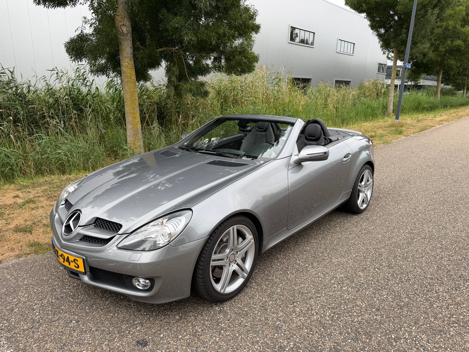 SLK 350 2010 V6 305 pk nieuwe achteras perfect onderhouden, Auto's, Automaat, Achterwielaandrijving, Cabriolet, 1405 kg