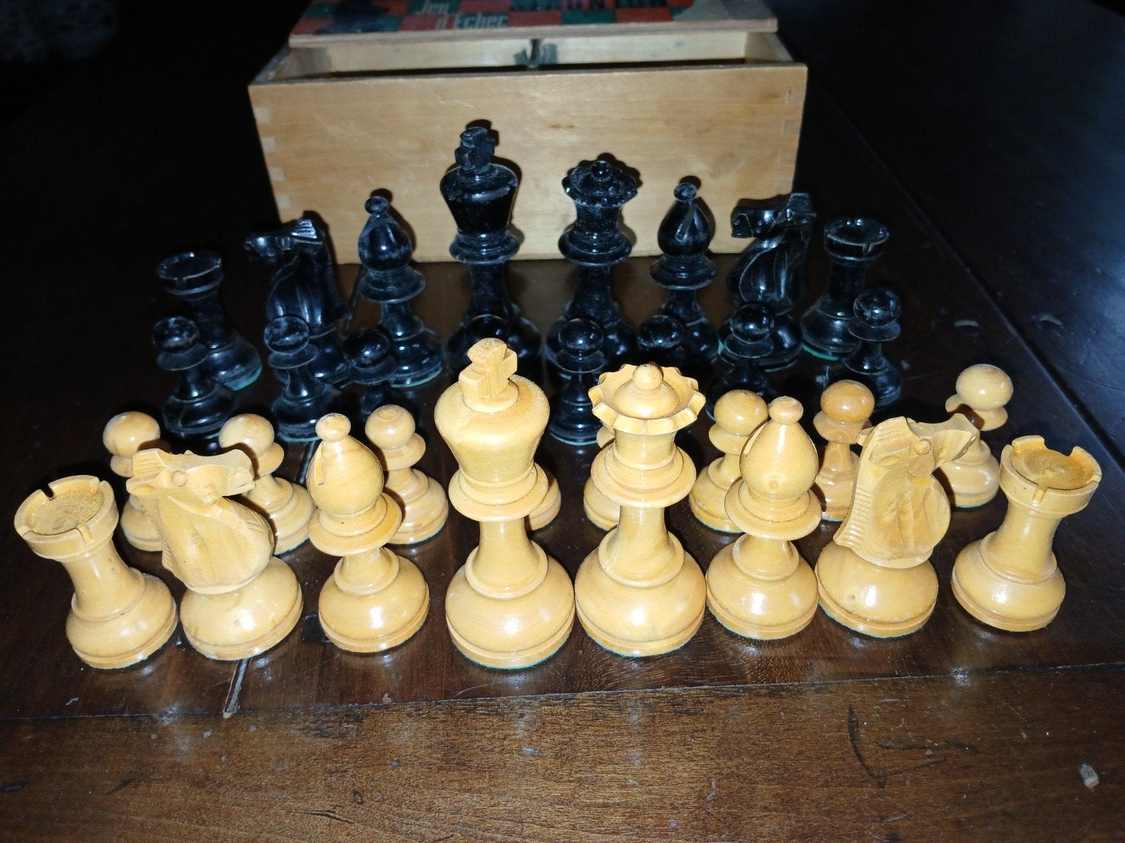 Vintage Staunton schaakspel in houten doos, Ophalen of Verzenden, Minder dan 500 stukjes, Gebruikt, Schaken