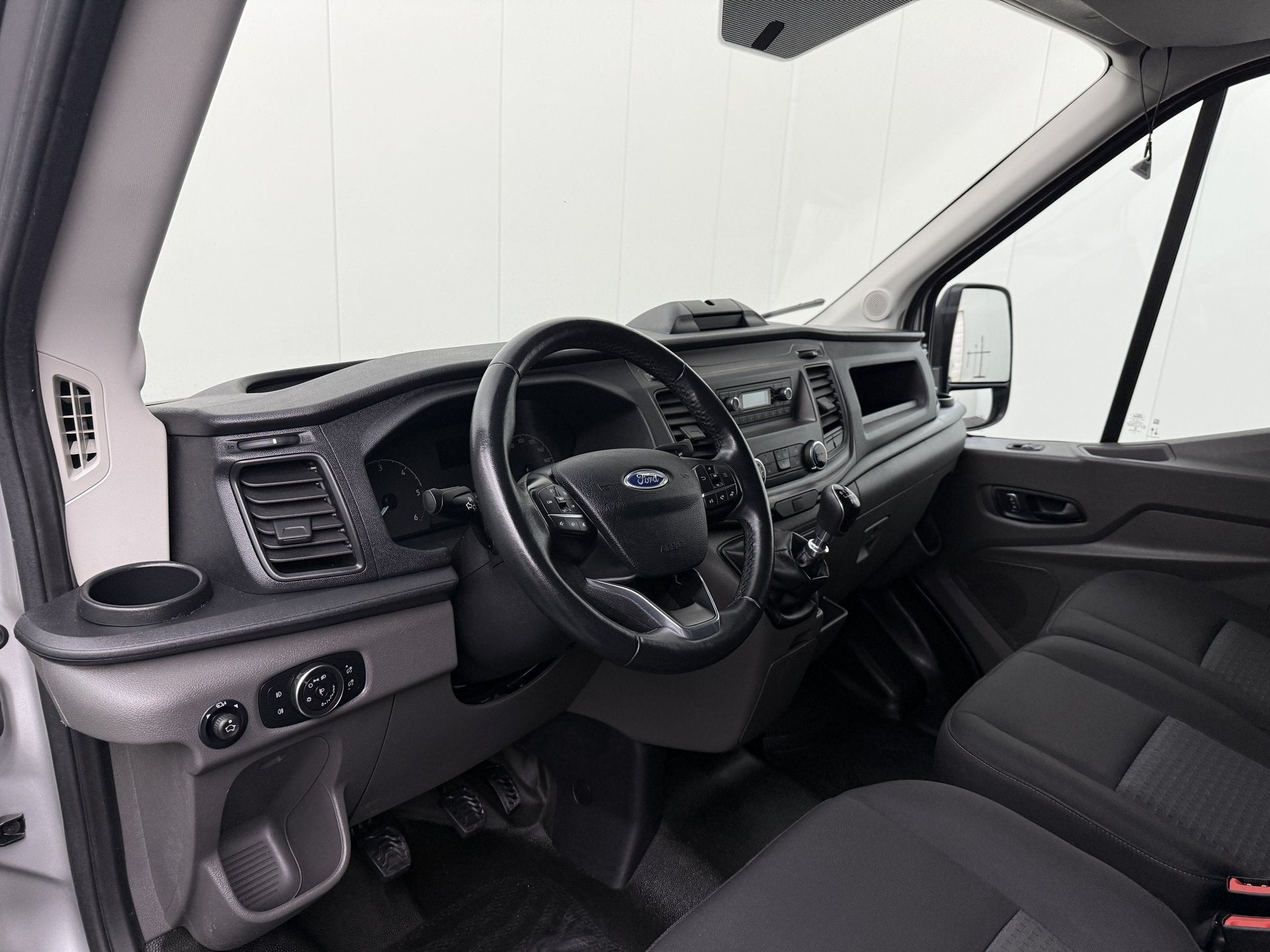 Ford Transit 2.0TDCi 130PK L2H2 | Airco | Cruise | 3-Zits |, Dealer onderhouden, Stof, Gebruikt, 4 cilinders