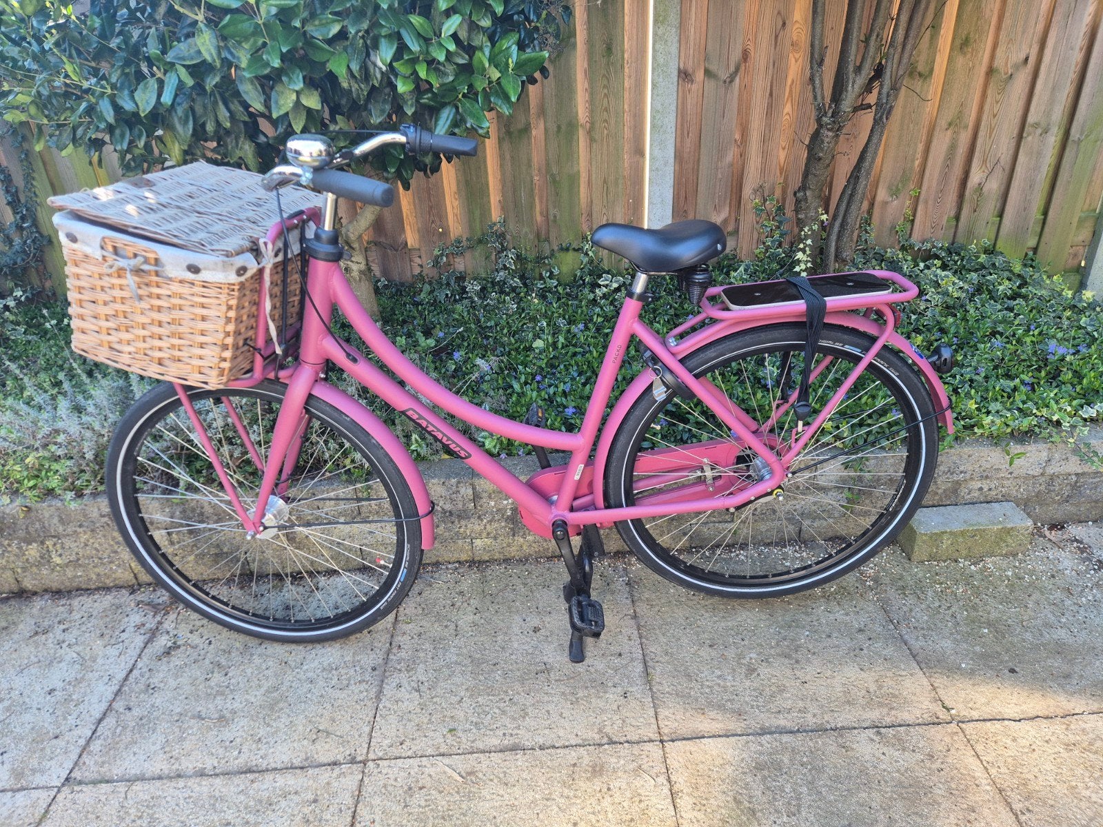 Roze Batavus Stadsfiets met Mand - 55 cm Frame, Fietsen en Brommers, Ophalen, Terugtraprem, 53 tot 56 cm, Versnellingen