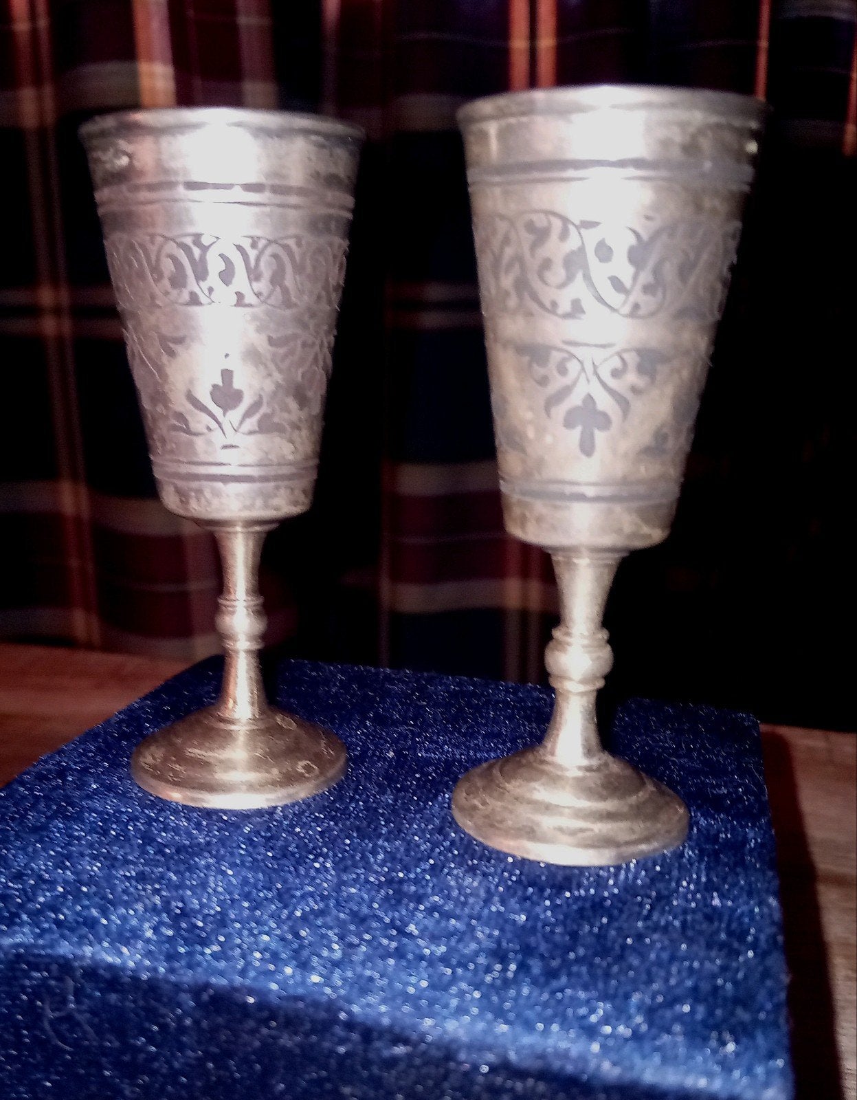 Twee vintage Russische niëllo zilveren bekertjes, Ophalen of Verzenden, Zilver