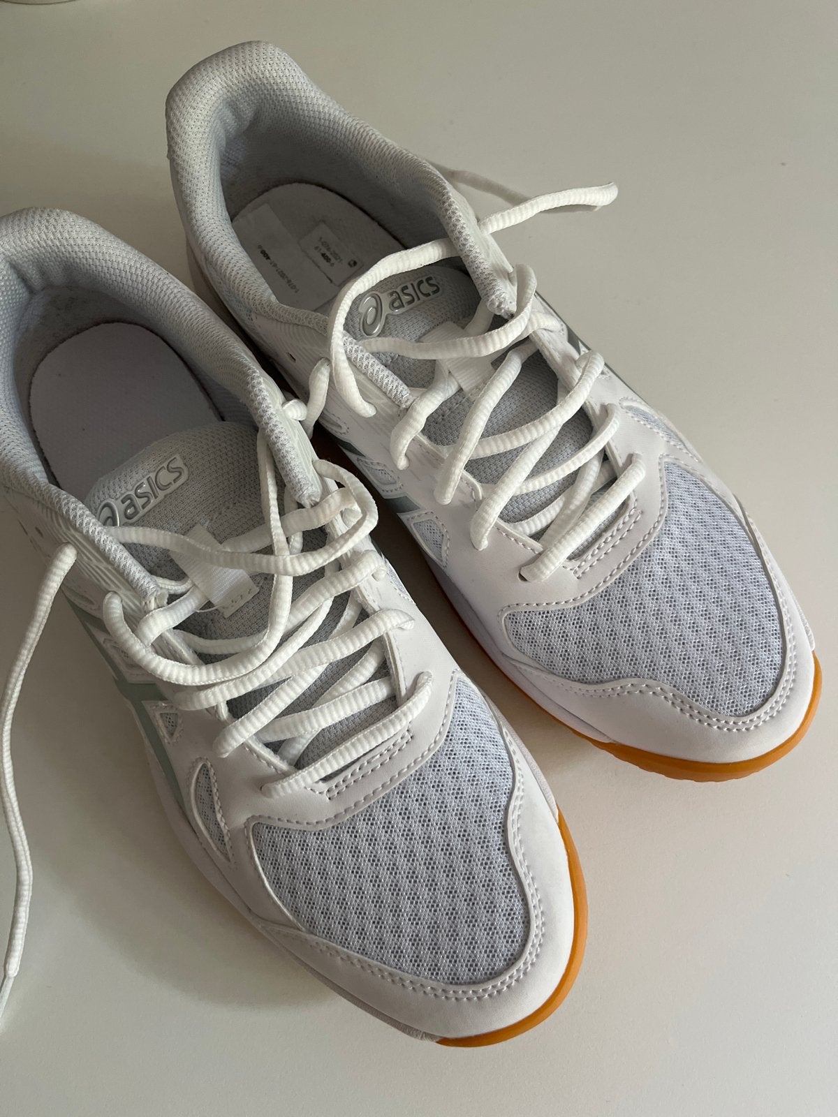 Witte sportschoenen maat 40 (valt kleiner), z.g.a.n., Sport en Fitness, Loopsport en Atletiek, Zo goed als nieuw, Overige typen
