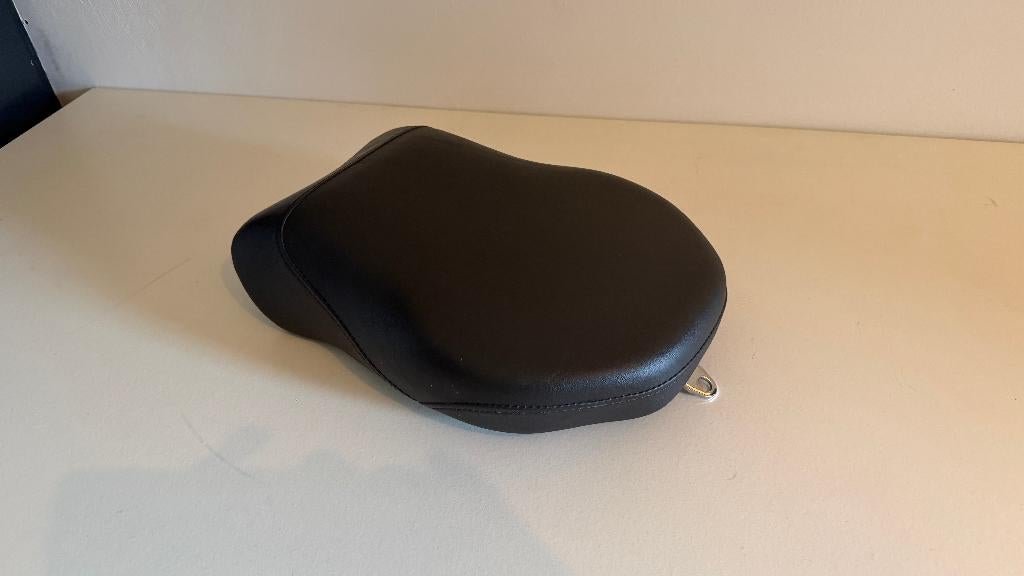 Originele Harley Davidson passagierszitje (p/n 51404-10), Ophalen, Zo goed als nieuw