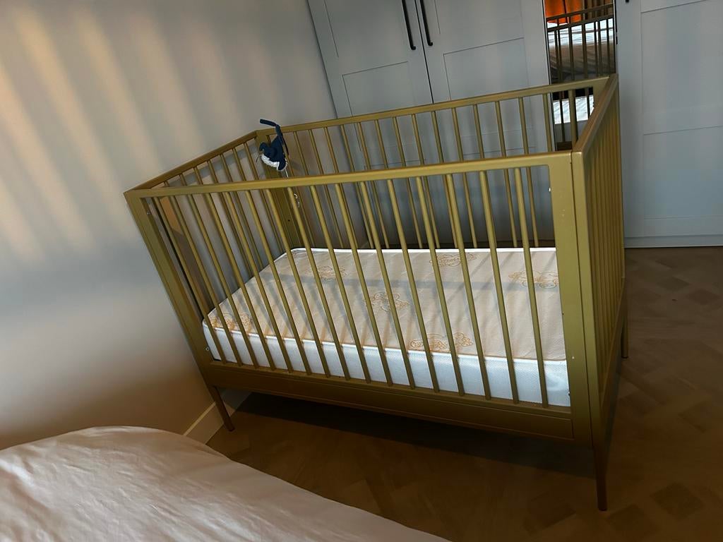 Gouden ledikant met matras Coming Bed, Kinderen en Baby's, Babywiegjes en Ledikanten, Ophalen, Zo goed als nieuw, Ledikant