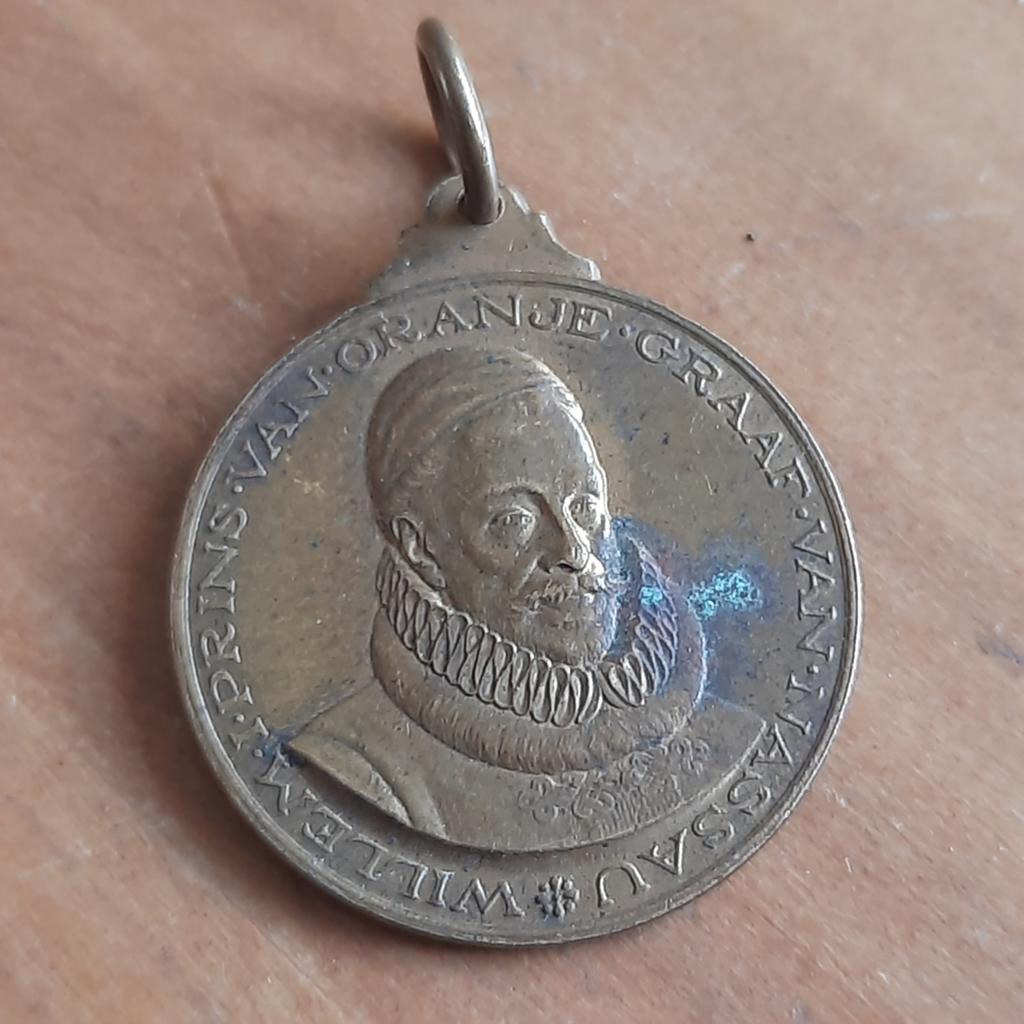 Medaille Willem van Oranje 1533-1933, Verzamelen, Koninklijk Huis en Royalty, Ophalen of Verzenden, Gebruikt