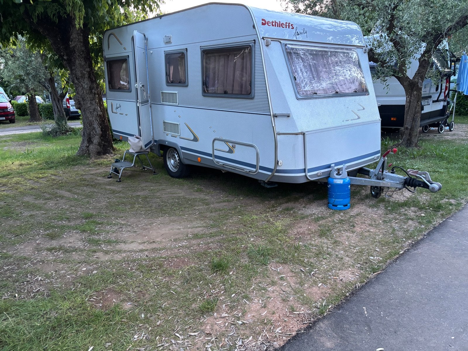 Dethleffs Family Caravan, Caravans en Kamperen, Vast bed, Rondzit, 750 - 1000 kg, Particulier