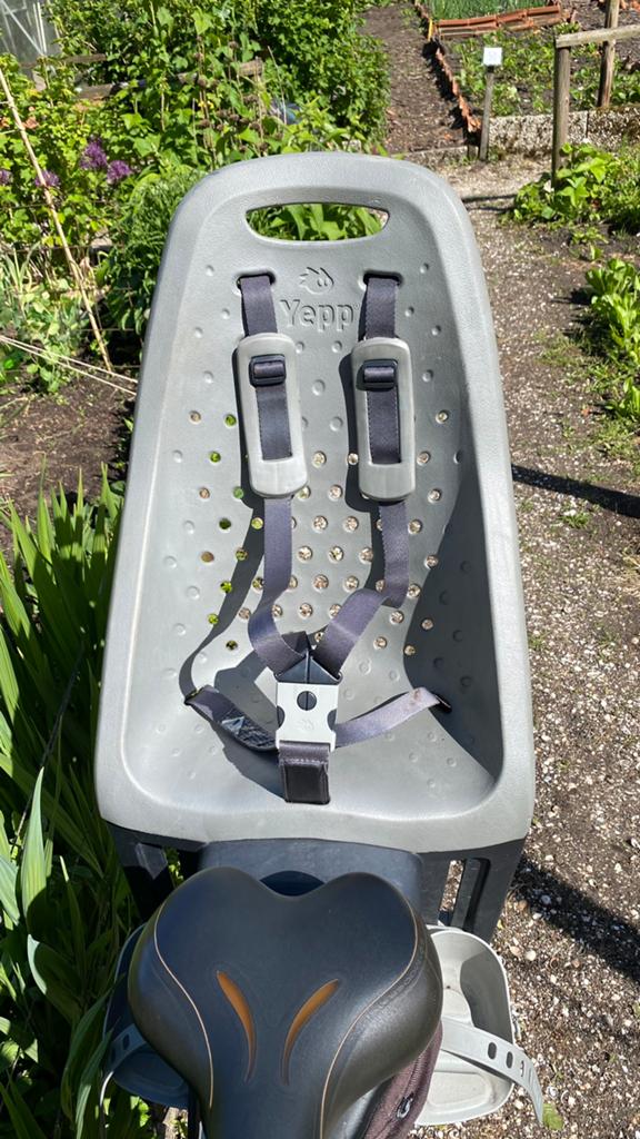 GMG Yepp Maxi kinderzitje achter grijs met adapter, Achterzitje, Ophalen, 15 t/m 25 kg, Gebruikt