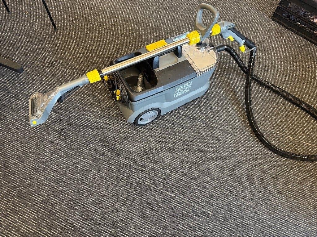 Sproei-extractiereiniger PUZZI 10/1 Edition, Doe-het-zelf en Verbouw, Reinigingsmachines, Ophalen, Zo goed als nieuw, Waterstofzuiger