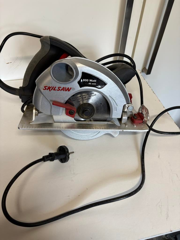 Skilsaw 5840 Cirkelzaag - 800W, 140mm blad, Gebruikt, Cirkelzaag, 600 tot 1200 watt, Ophalen of Verzenden